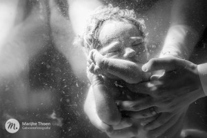 Foto de Marijke Thoen, vencedora do concurso da Associação  Internacional de Fotógrafos Profissionais de Nascimento anuncia vencedores