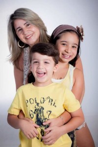 Ana Kátia e os netos, Ana Clara e Vítor/ Acervo pessoal