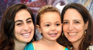 Márcia, com Luiza e Giovanna: "Acho que toda mulher deveria viver a experiência de ser mãe depois dos 40". Foto: Arquivo pessoal